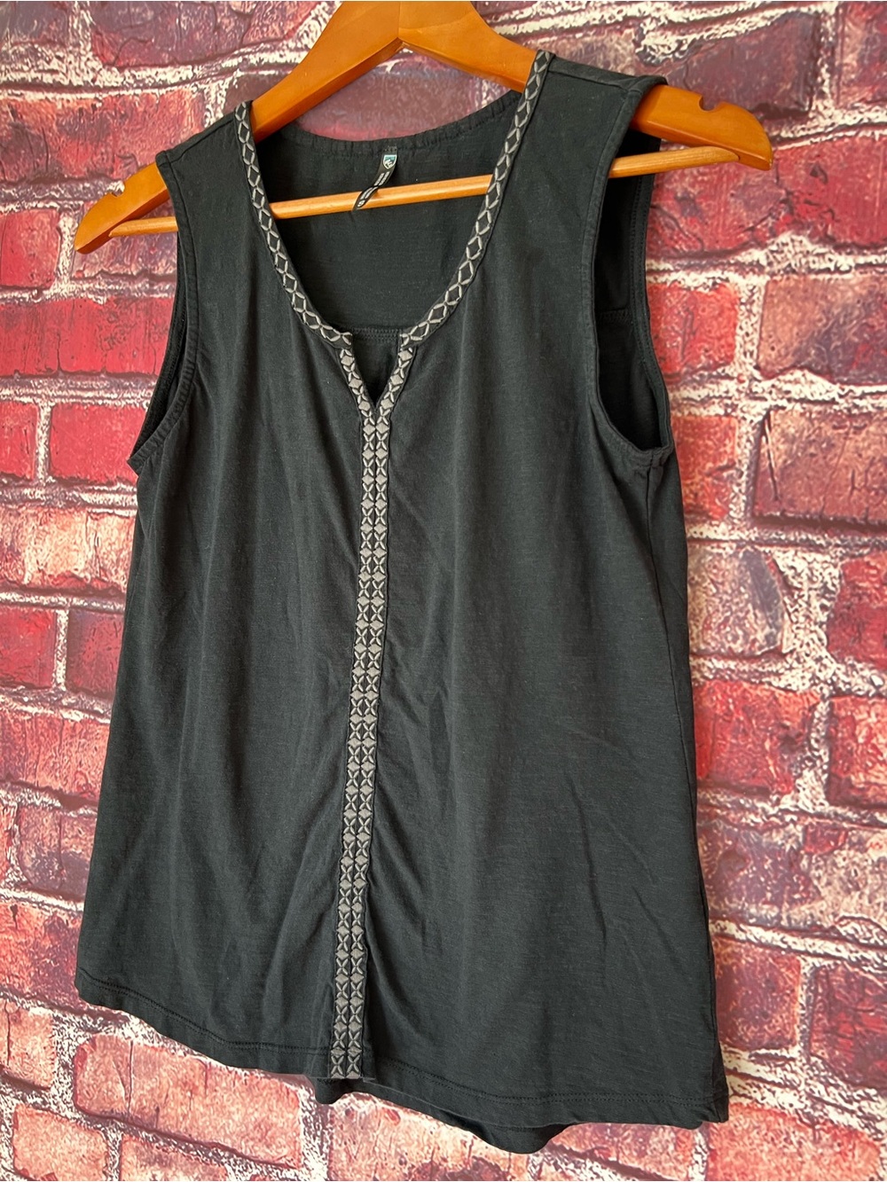 Kuhl Shay Organic Cotton Split Neck Embroidered Tank - Picture 2 of 5